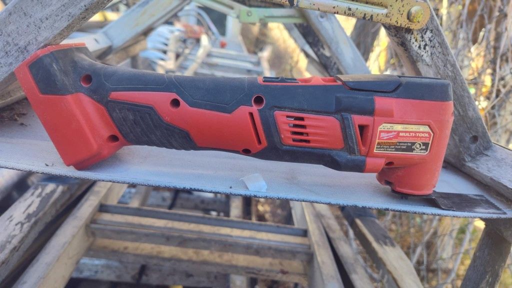 Milwaukee M18 Oscillating Tool