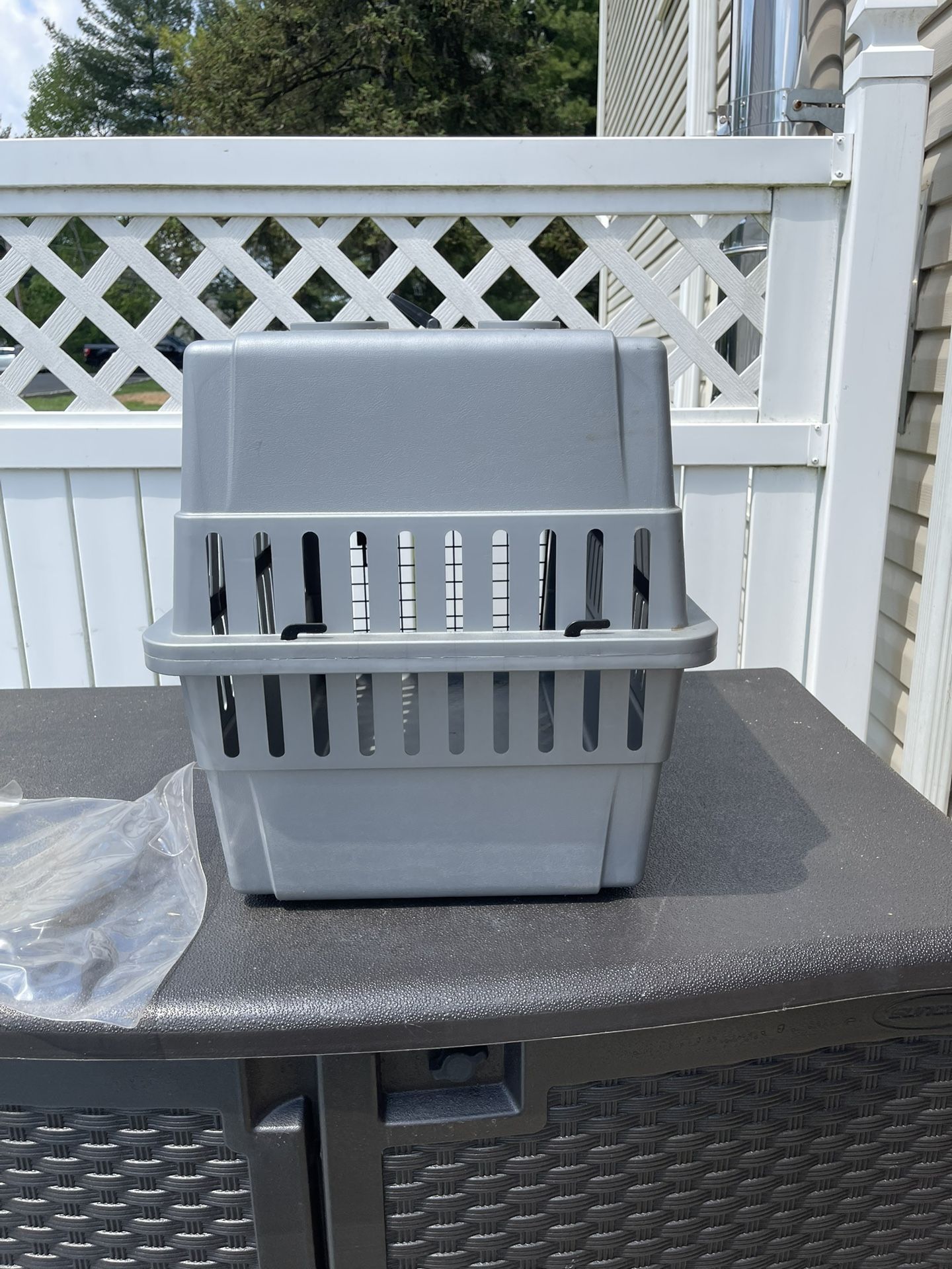 GRAY DOG/CAT CARRIER