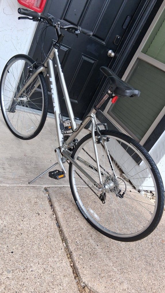 Trek FX 7.0 Aluminum Hybrid Bike