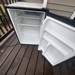 Mini fridge