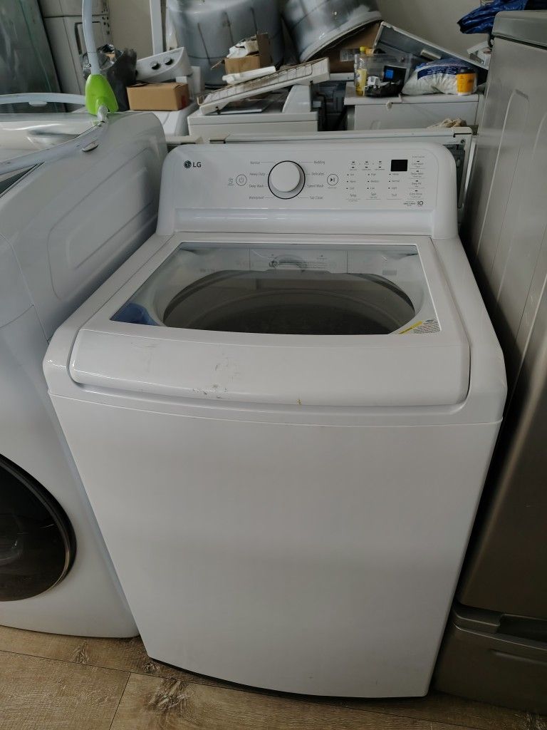 LG  Digital  Super Capacity Auto Sensing Washer In Excellent working Condition Like New