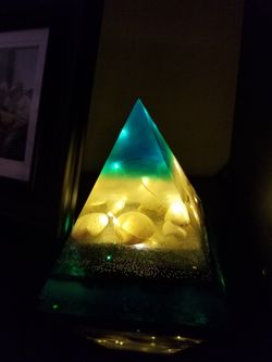 Pyramid lamp