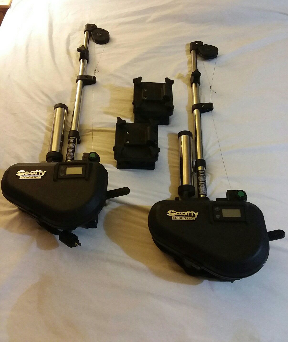 (2) SCOTTY 2106 HIGH PERFORMANCE ELECTRIC DOWNRIGGER'S for Sale in Edmonds, WA OfferUp
