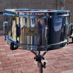 SOLID PEARL SNARE DRUM IN CHROME 6 1/2" x 14 "