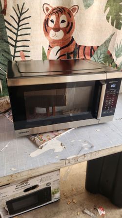 Toshiba 2.2 cu. ft. 24.4'' Microwave Oven in Stainless Steel