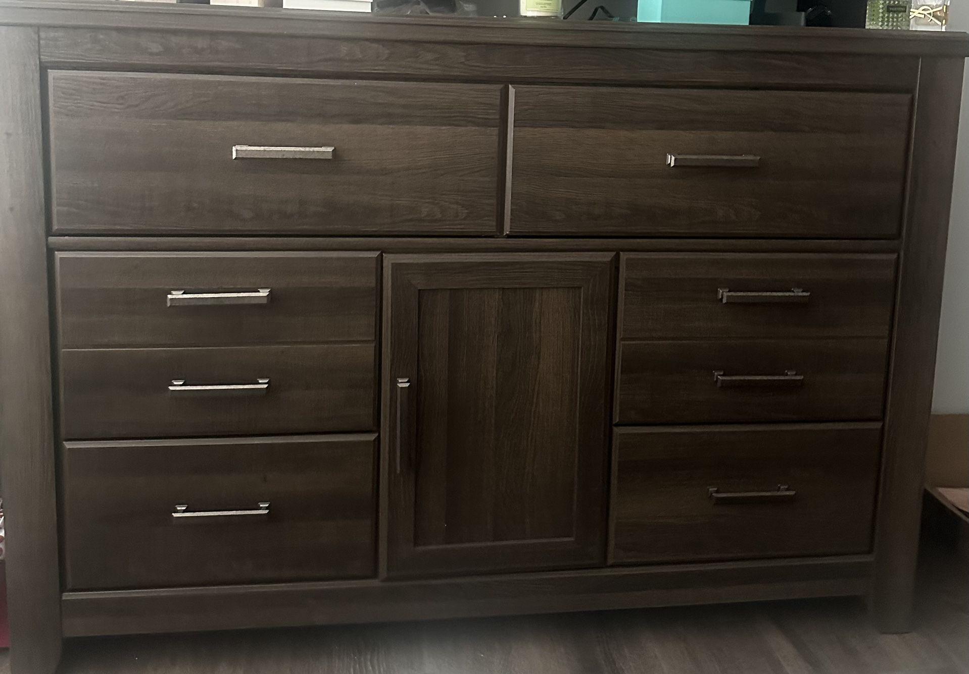 Dresser & 2 Night Stands