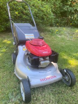 Honda HRR 216 Self Propelled Lawn Mower