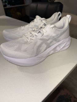 Asics Wmns Novablast 5’ White Piedmont Gray