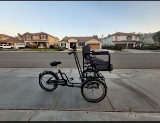 Tricycle with custom seat