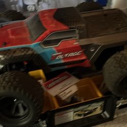 Aarma Voltage RC Truck 