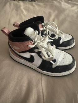 Toddler dunks Size 9