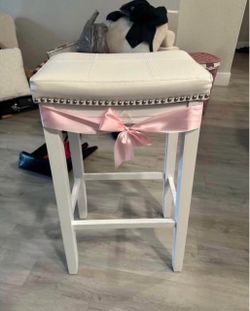 4 white stools