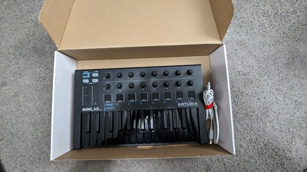 Used Arturia Mini lab Mk2(All Black)