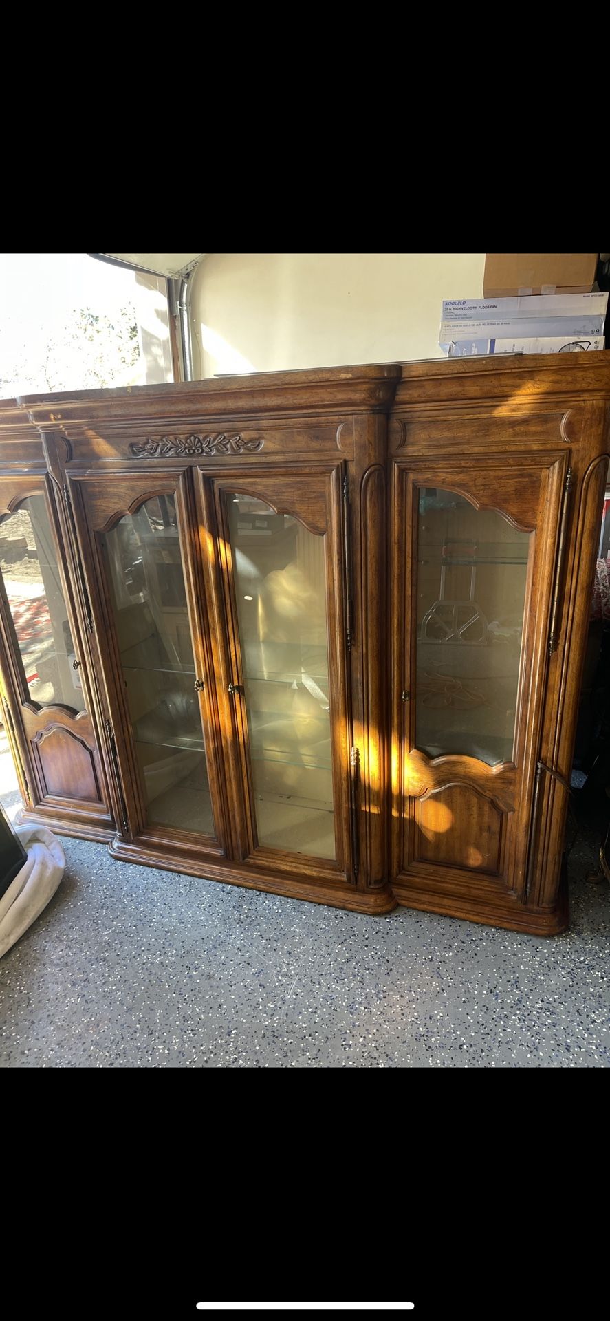 Beautiful Vintage China Cabinet In Great Condition, See All Pictures