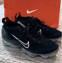 Women’s Nike Air VaporMax 2021 Flyknit Sneakers Size 9