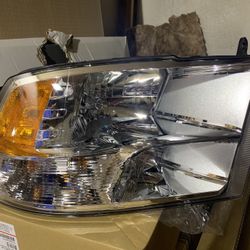 Dodge Ram 13-18 Headlight Chrome Classic RH