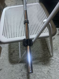 7 foot or a 5‘1“ Olympic bar it comes with collars already