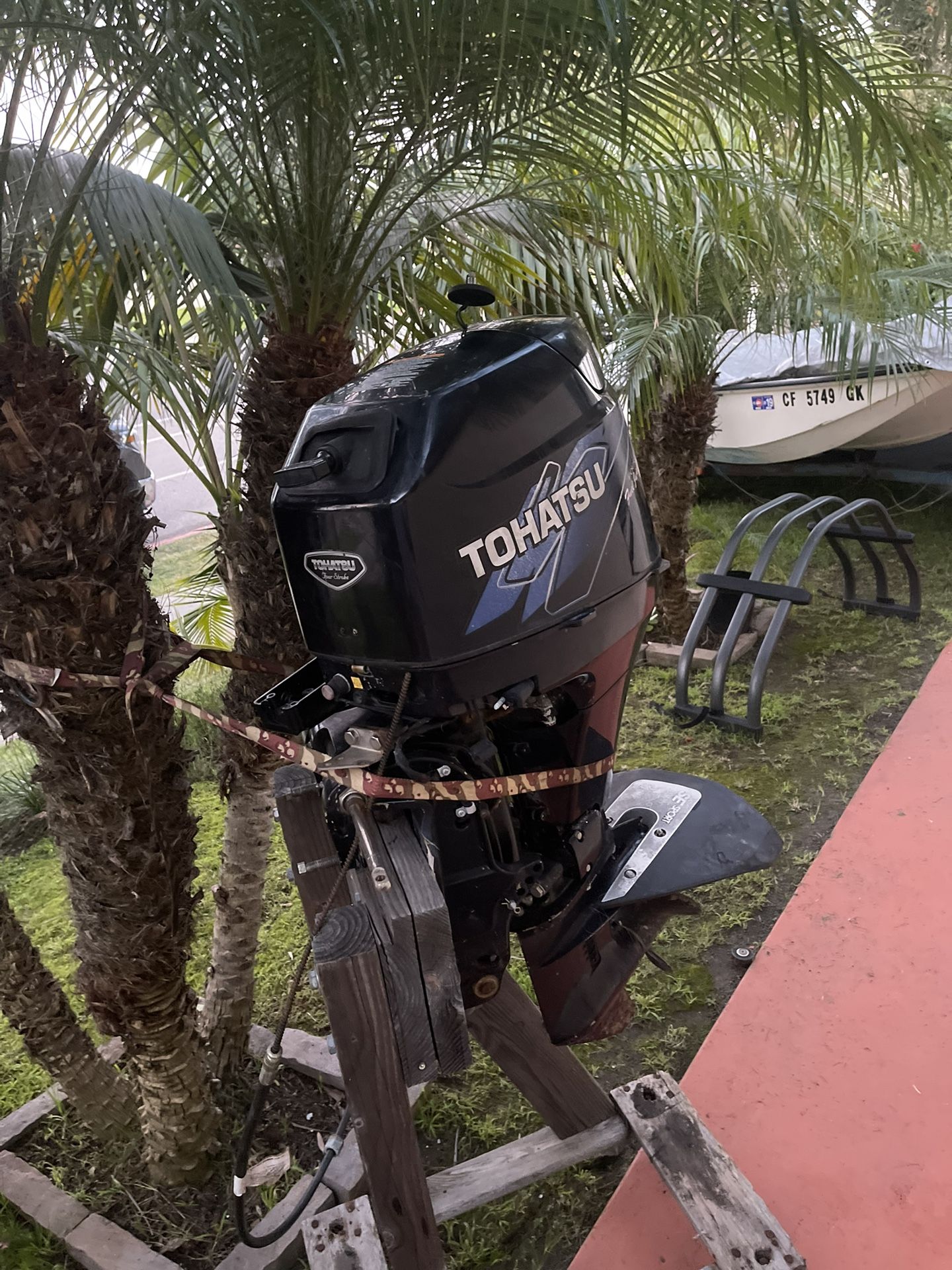 Tohatsu 25 Hp Outboard With Motor Stand 