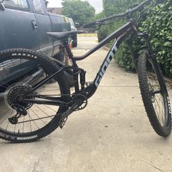 giant Full Suspension Mountain Bike Like New29” 