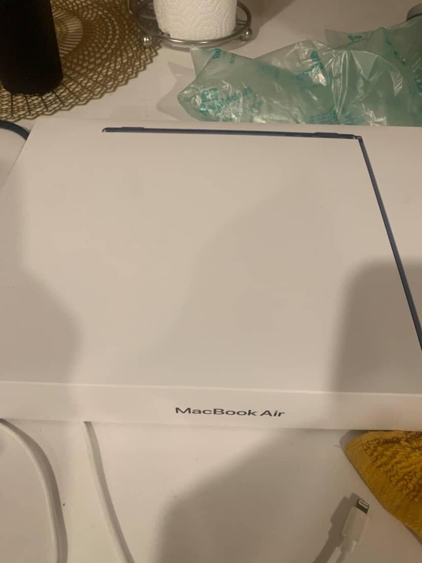 Macbook AIR BRAND NEW