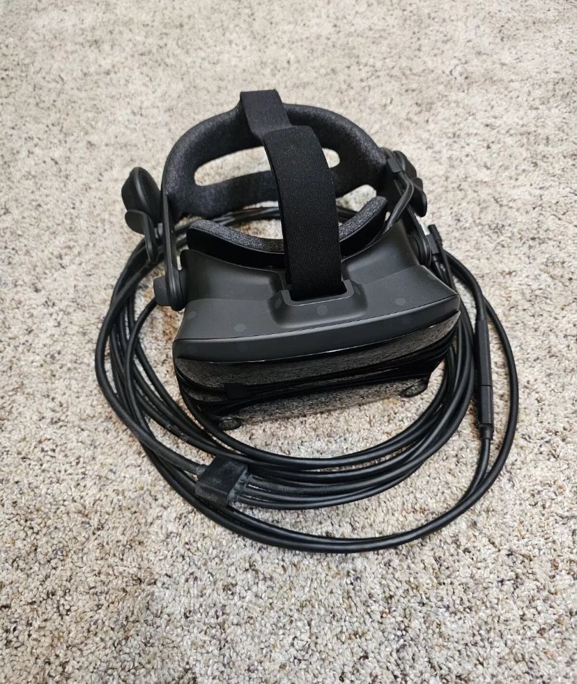 Valve Index Full VR Kit + (3x) 3.0 HTC Vive Trackers & Extras