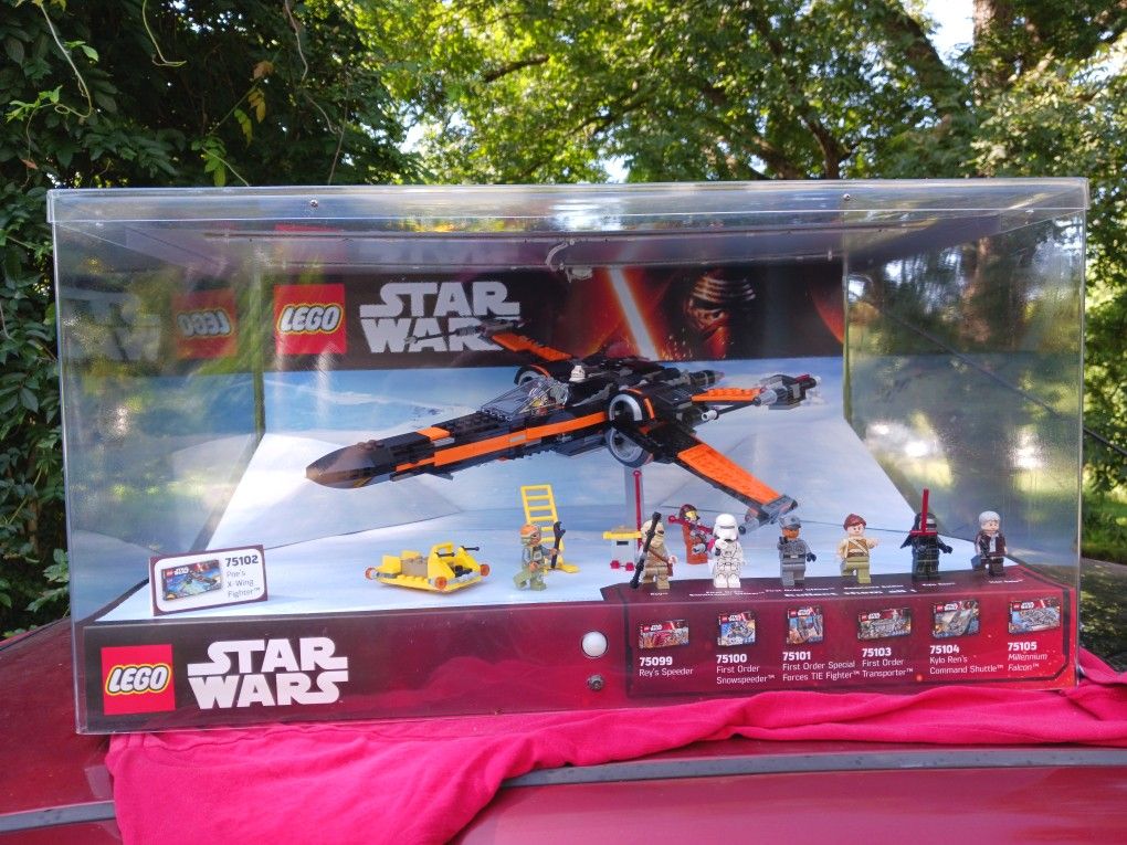 Lego Star Wars Set Poe’s X-Wing Fighter Target Retail Store Display