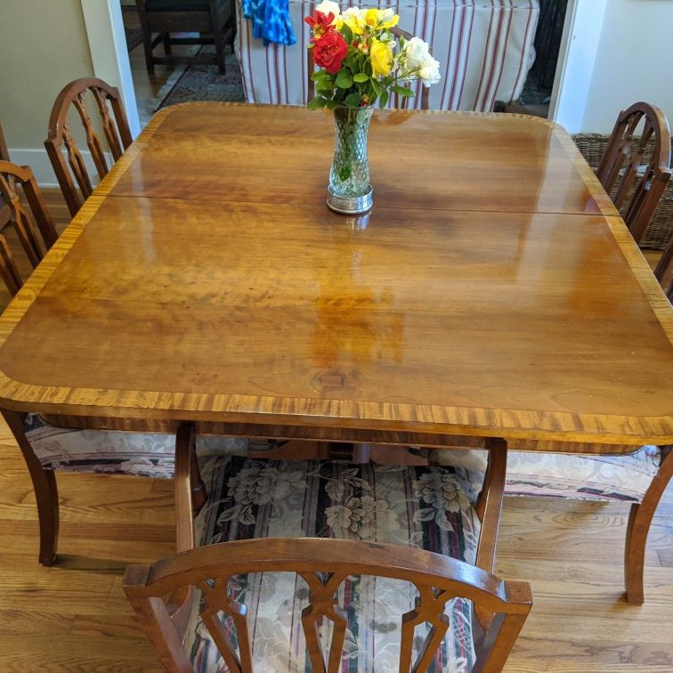 Vintage Duncan Phyfe reproduction Cherry Wood table and 7 chairs