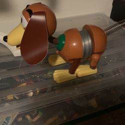 slinky dog toy only displaed