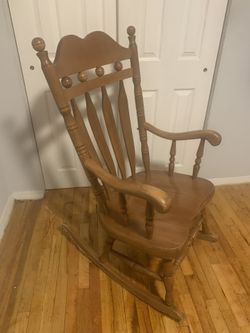 CLASSIC Wooden Rocking Chair(EXCELLENT CONDITION)