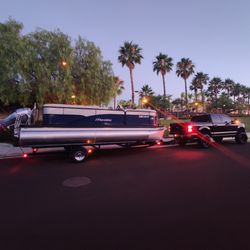 2020 Manitou Aurora LE 22ft (25hrs)