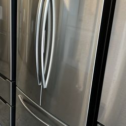 💥Great Deal💥 28 cu. ft. Large Capacity 3-Door French Door Refrigerator with AutoFill Water Pitcher