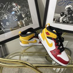 Air Jordan 1 Mid Black Re White Size Kid 13.5