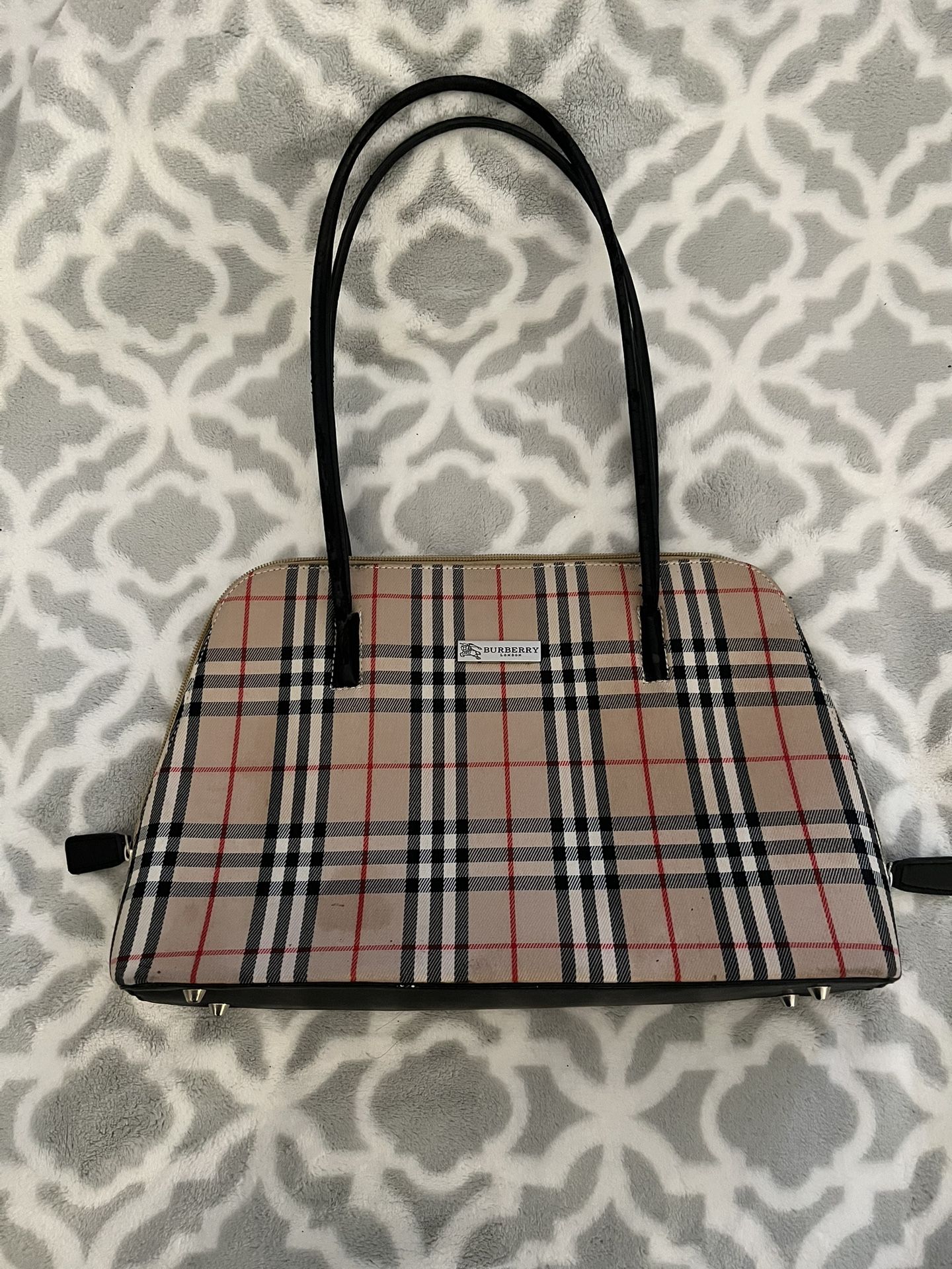 Vintage Handbag With Classic Design
