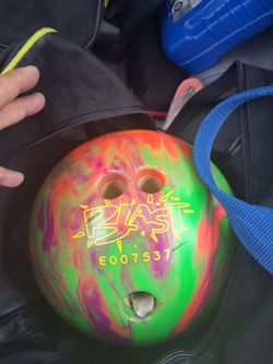 9 lb BOWLING BALL and BAG
