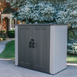 Vinyl shed like new 4ft by 6ft wide 6ft tall
