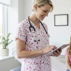 Divine Curves Women's Size 1X Medical Scrub Top W24" X L28" Pink Lipstick/Hearts. Very Good Condition. May fit like an XL. The Divine Curves brand scr