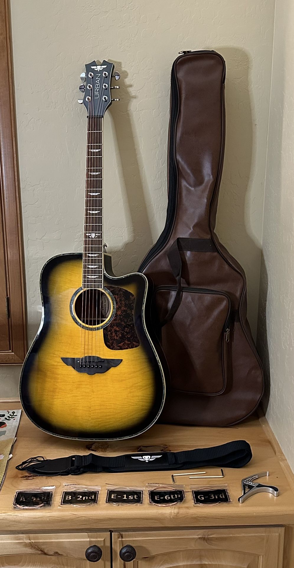 Keith Urban Yamaha Acoustic Guitar - Accessories Included $122