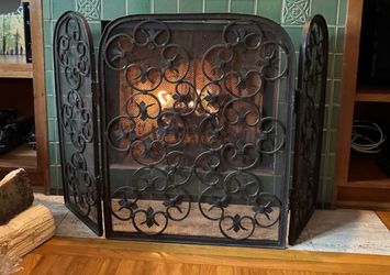 Fireplace screen  2.5' tall opens to 4'-0"