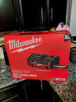 PACKOUT Radio Charger M18 Milwaukee