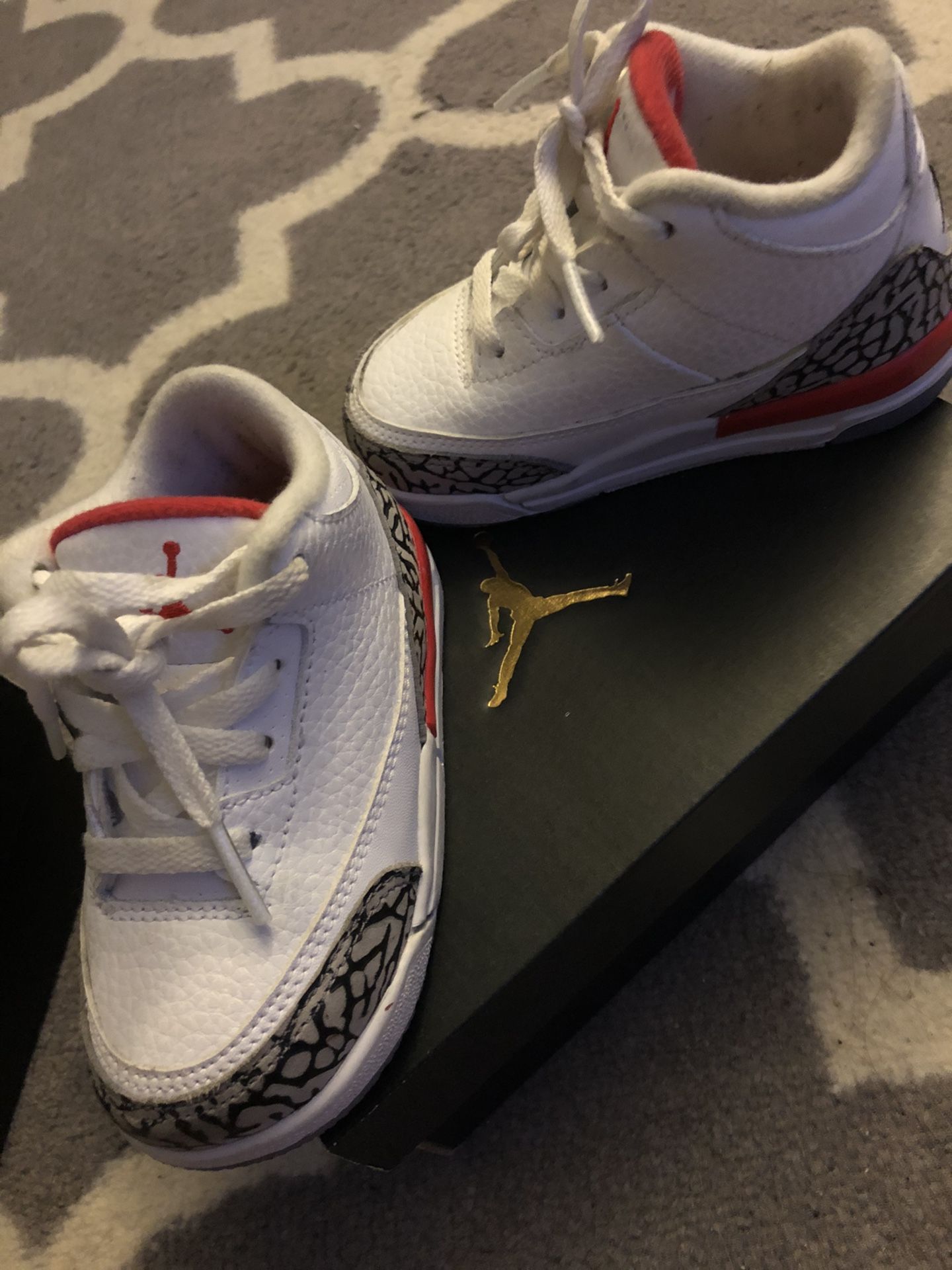 Toddler Jordan shoes- Jordan 3 Retro BT size 6c