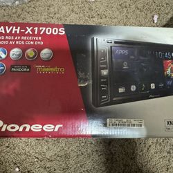 Pioneer AVH-X1700S No Wires Like New. 