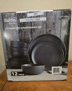 Safdie & Co Stoneware Dinnerware Set (Missing 1 Side Plate)