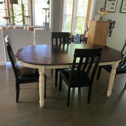 Dining Room Table With 4 Chairs $75 Good Condition 