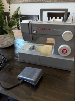 Singer heavy duty sewing machine