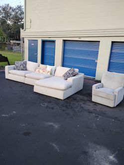 Sectional sofa couch chair modern recliner - delivery available