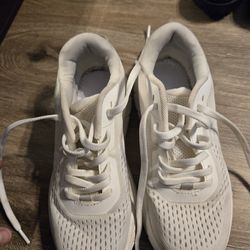 Enove tennis paid over 100 used in good condtion