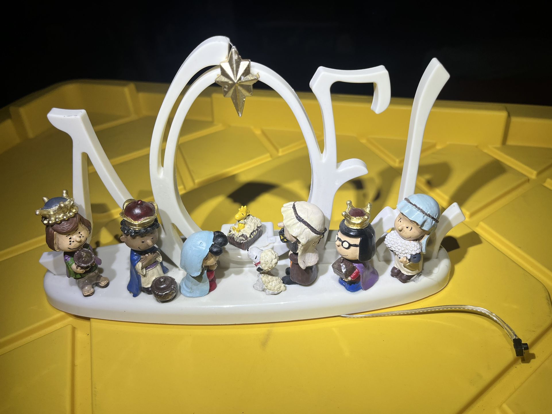 Peanuts Lighted Nativity Scene PN5152 Kurt Adler Battery Operated LED Works