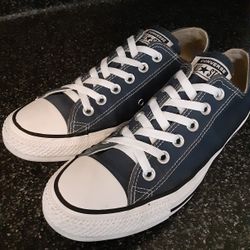 Converse womens 8 Great Condition 