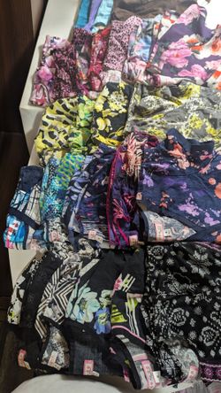 Scrub Tops - Koi - women's medium - 27 total