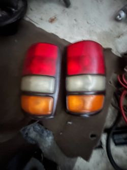Tahoe Chevy gmc Yukon rear lights 2003/2002